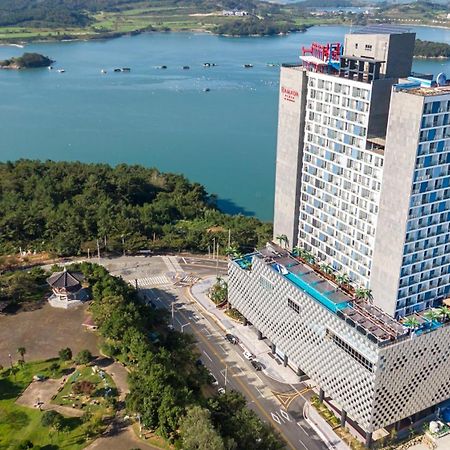 Hotel Ramada Plaza By Wyndham Dolsan Yeosu Exterior foto