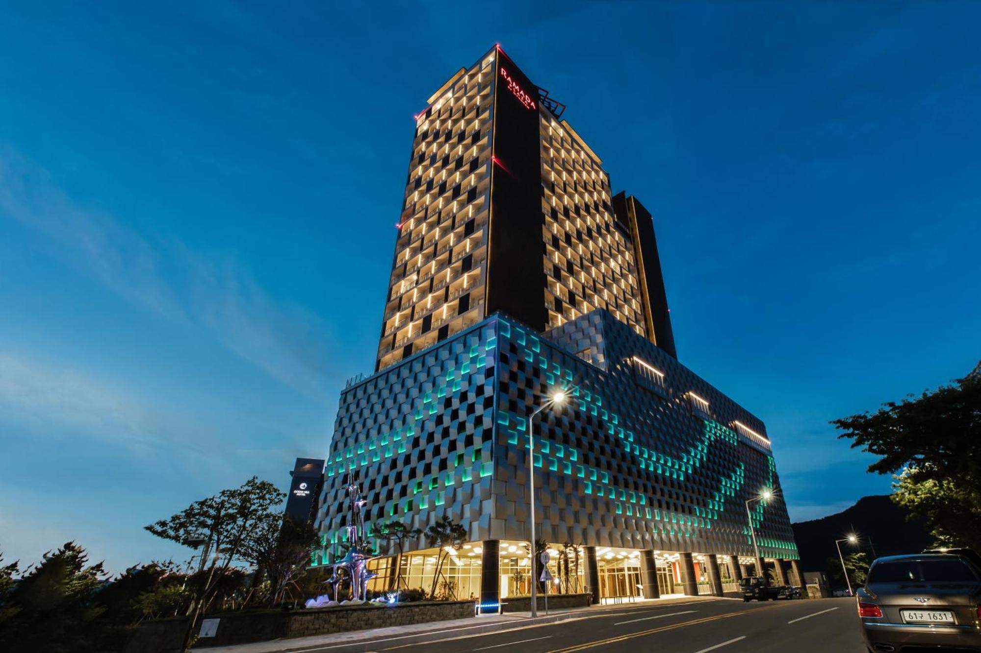 Hotel Ramada Plaza By Wyndham Dolsan Yeosu Exterior foto