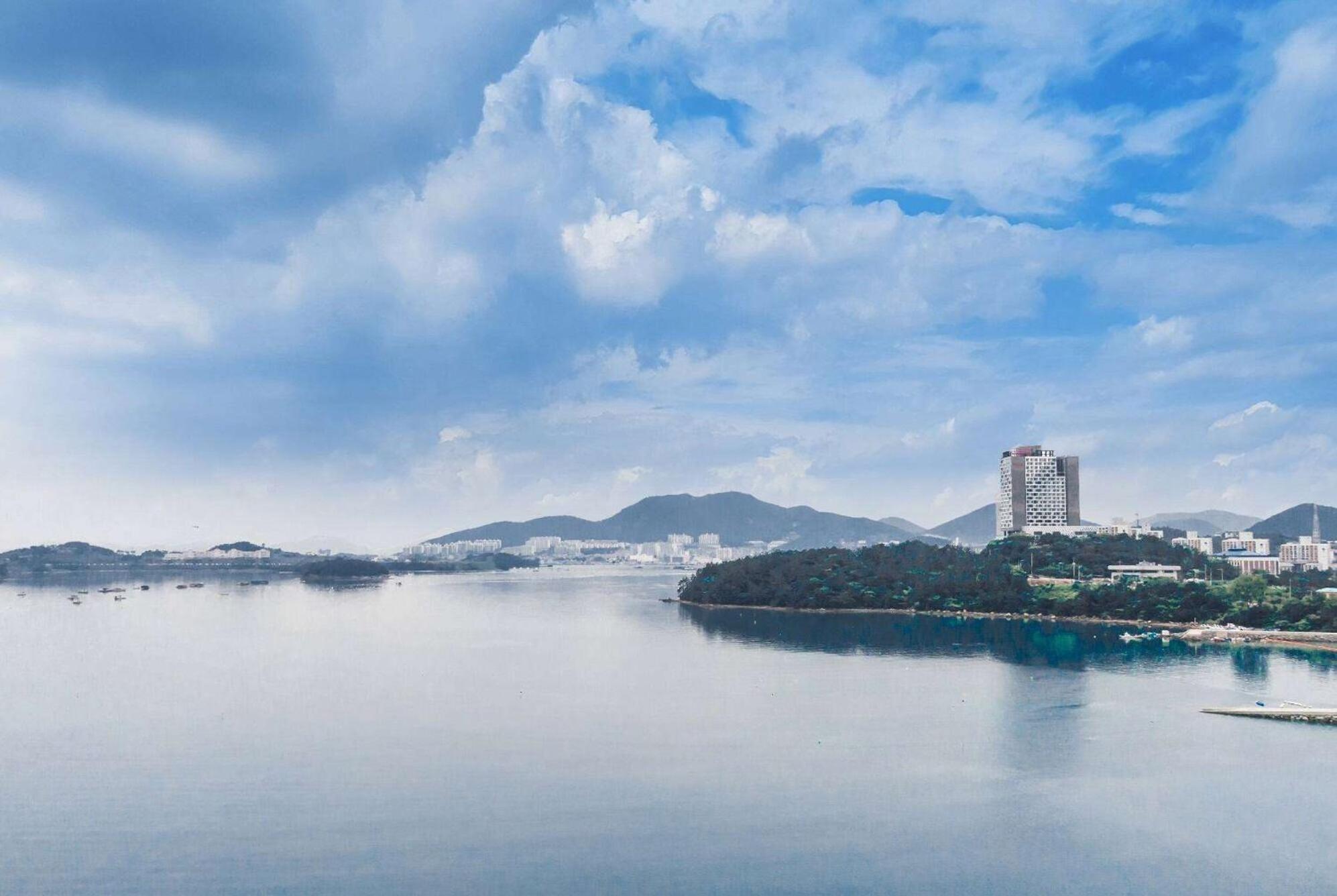 Hotel Ramada Plaza By Wyndham Dolsan Yeosu Exterior foto