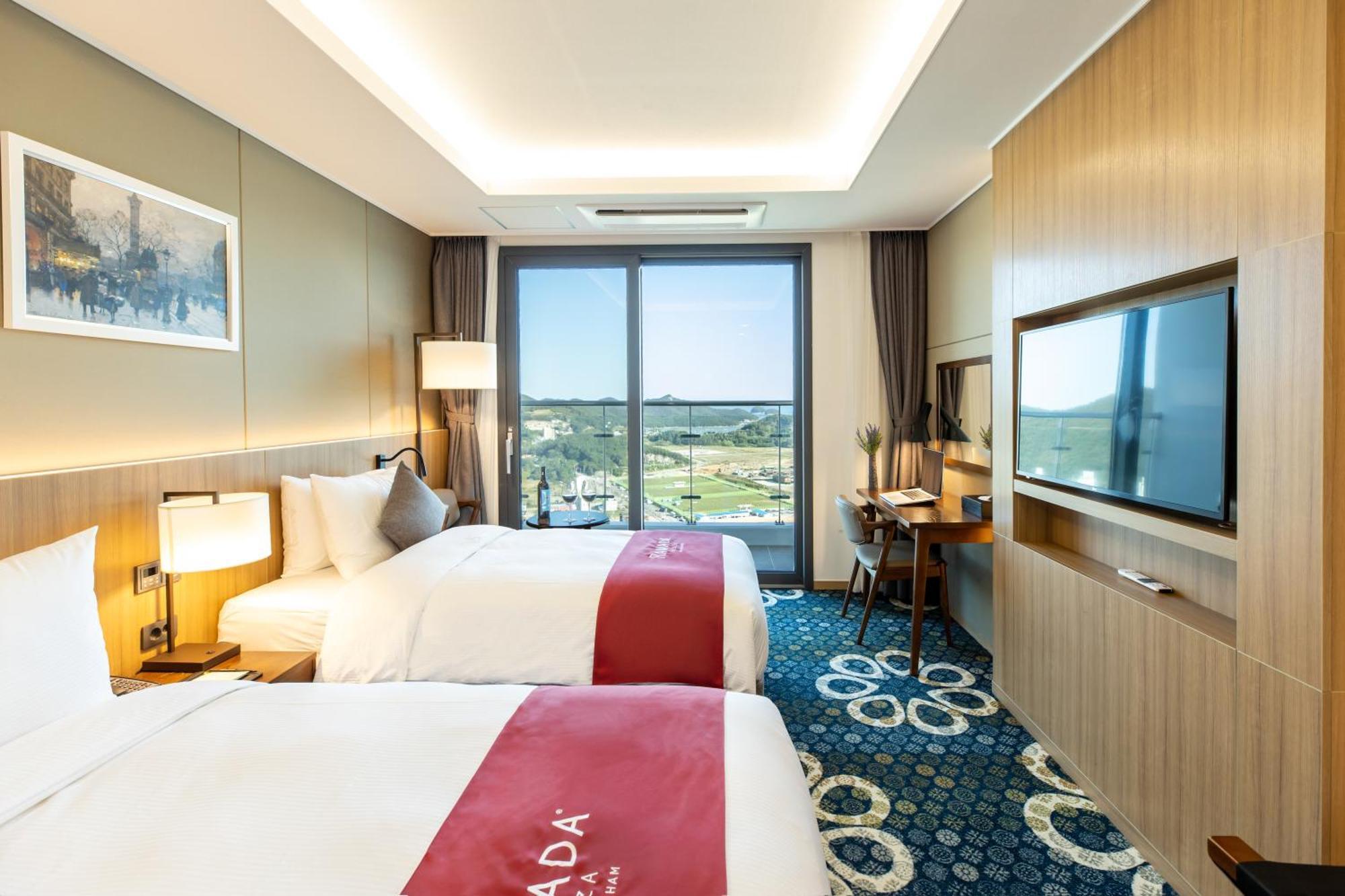 Hotel Ramada Plaza By Wyndham Dolsan Yeosu Exterior foto