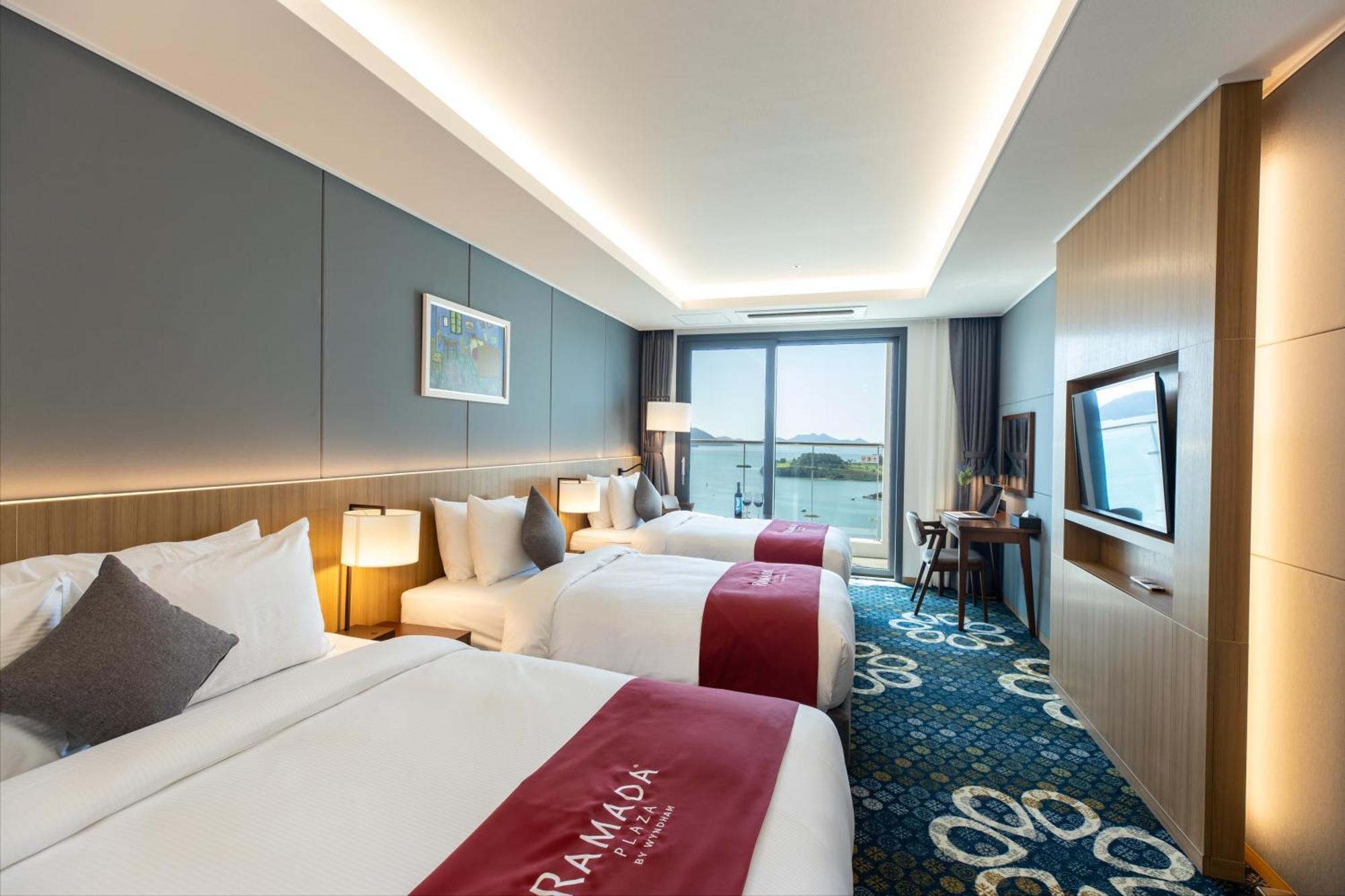 Hotel Ramada Plaza By Wyndham Dolsan Yeosu Exterior foto
