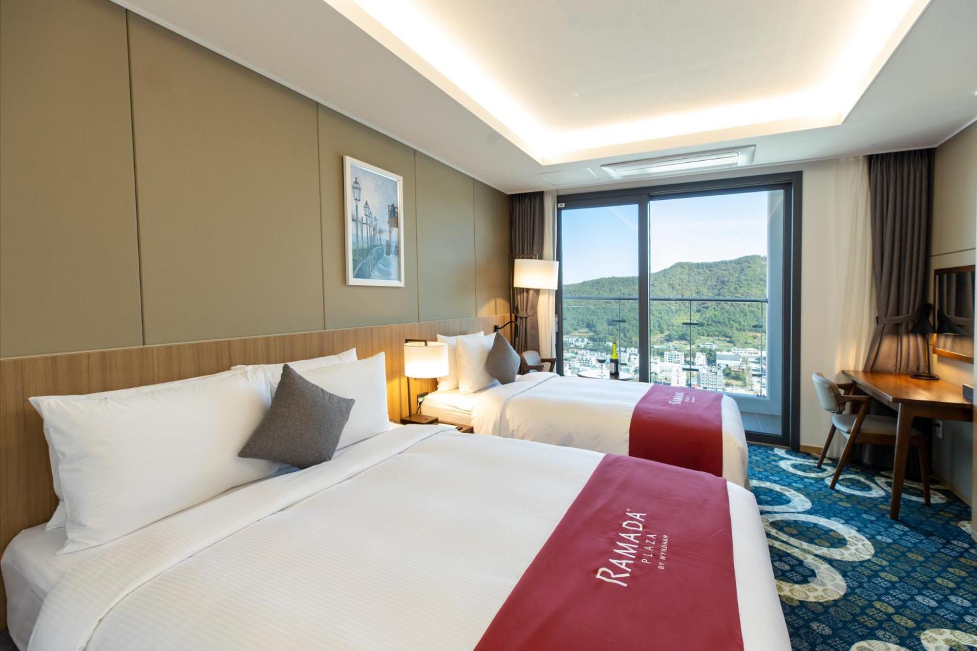 Hotel Ramada Plaza By Wyndham Dolsan Yeosu Exterior foto